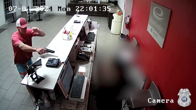 Tampa police search for suspect who robbed motel at gunpoint