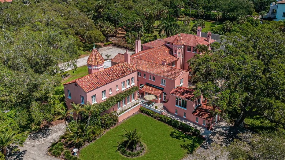 The swimming pool scenes in 'Cocoon' were shot in this St. Petersburg house.