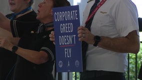 United Airlines flight attendants hold demonstration at TPA for better wages