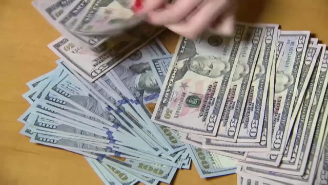 Floridians lost more than $311 million to investment schemes in 2023, according to new report