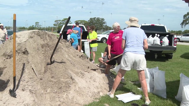 Sarasota County residents filling sandbags, preparing for potential flooding: 'We fear water'