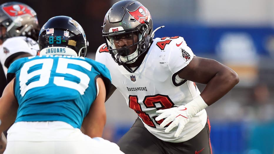 August 17: Tampa Bay Buccaneers Linebacker Chris Braswell (43) rushes the passer during the preseason game between the Tampa Bay Buccaneers and the Jacksonville Jaguars on August 17, 2024 at EverBank Stadium in Jacksonville, FL. (Photo by Cliff Welch/Icon Sportswire via Getty Images)