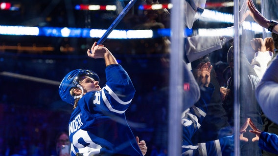 William Nylander scores twice, powers Maple Leafs over Lightning 5-2