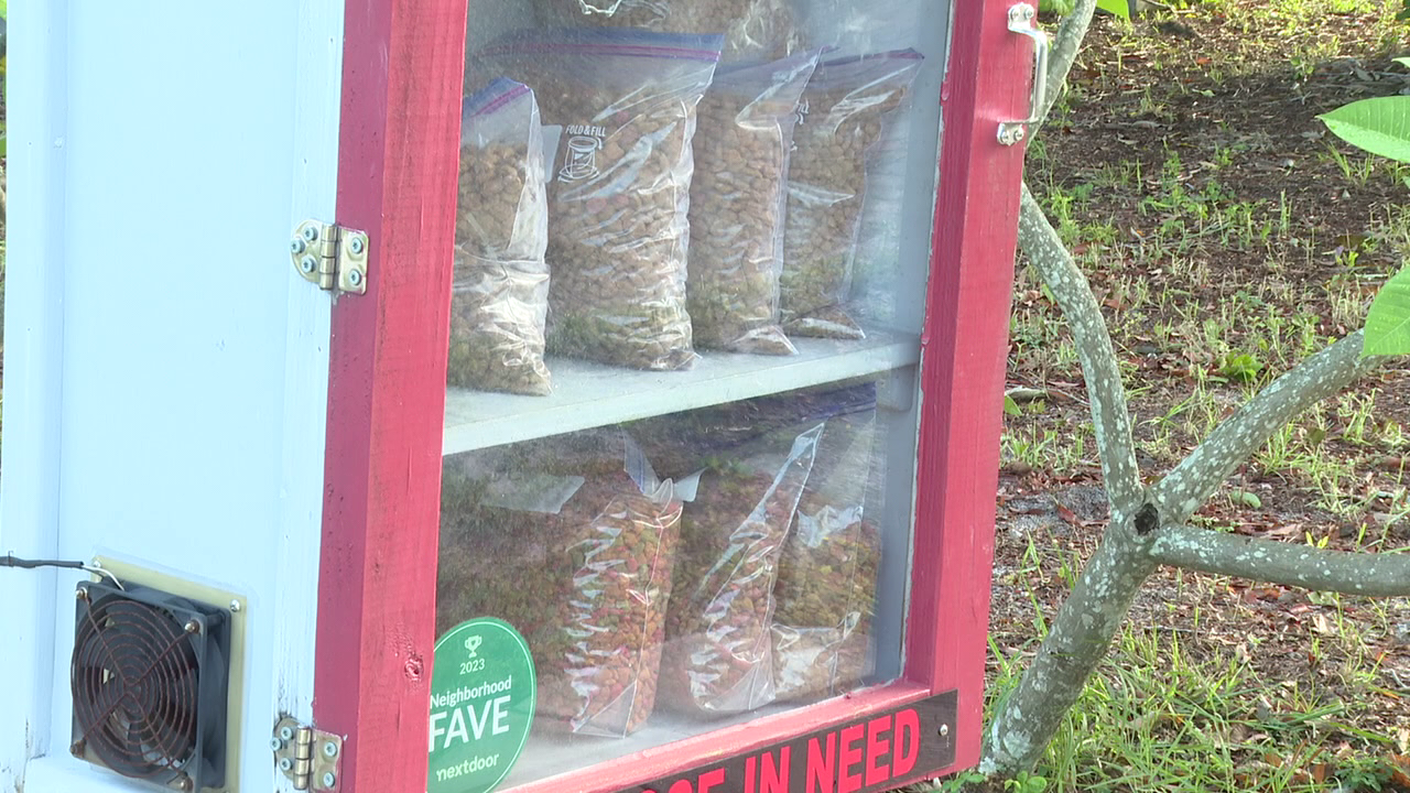 ‘Hank’s Bark Box’ providing pet owners with food, supplies after recent hurricanes ‘Hank’s Bark Box’ providing pet owners with food, supplies after recent hurricanes