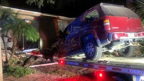 Troopers searching for driver who ran away after crashing into building, injuring Tampa man: FHP