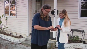 Good Samaritan leaves thousands of dollars in his front yard on Christmas Eve