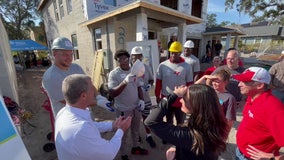 Bucs players lend helping hand with Holiday Home Build