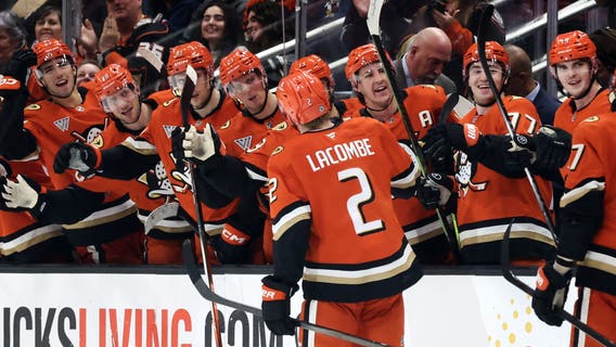 Vatrano has 2 goals and an assist after signing contract extension, leading Ducks past Lightning 4-1