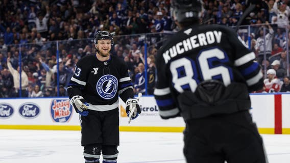 Kucherov and Guentzel lead the Lightning past the Red Wings 5-1