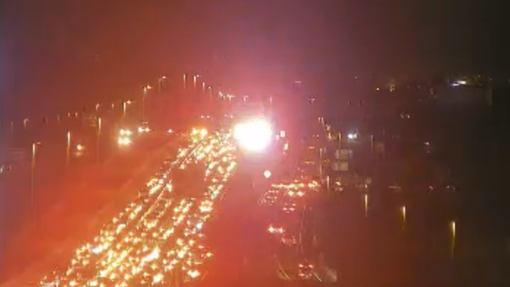 2 hurt in crash on Veterans Expressway