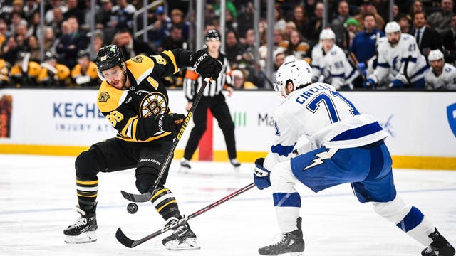 Bruins open 4-goal lead, add 2 short-handed empty-netters to beat Lightning 6-2
