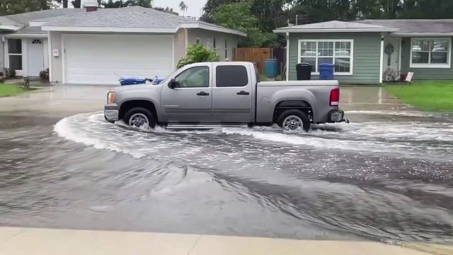 St. Pete officials, lawmakers crafting bill to stop 'wakes' on flooded streets