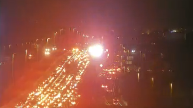 2 hurt in crash on Veterans Expressway