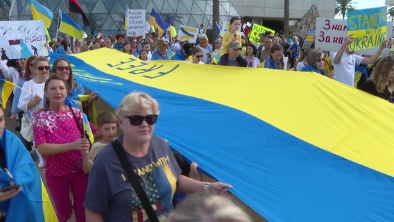 Demonstrators in St. Pete rally for Ukraine, call for an end to war