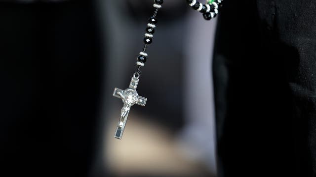 Florida-bound flight turned around after man allegedly attacked crew member, swallowed rosary beads