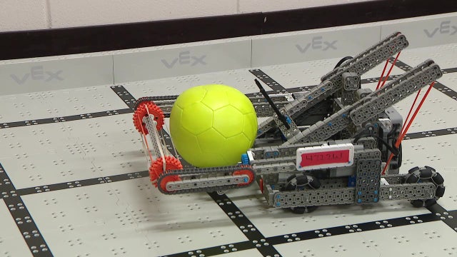 Pair of sisters launch robotics program for elementary students