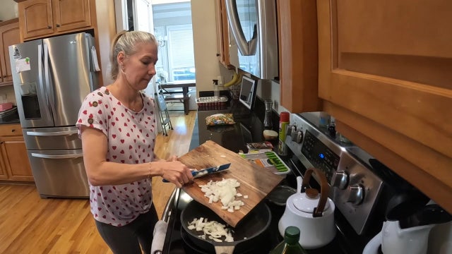 Local church group blessing struggling families with home-cooked meals