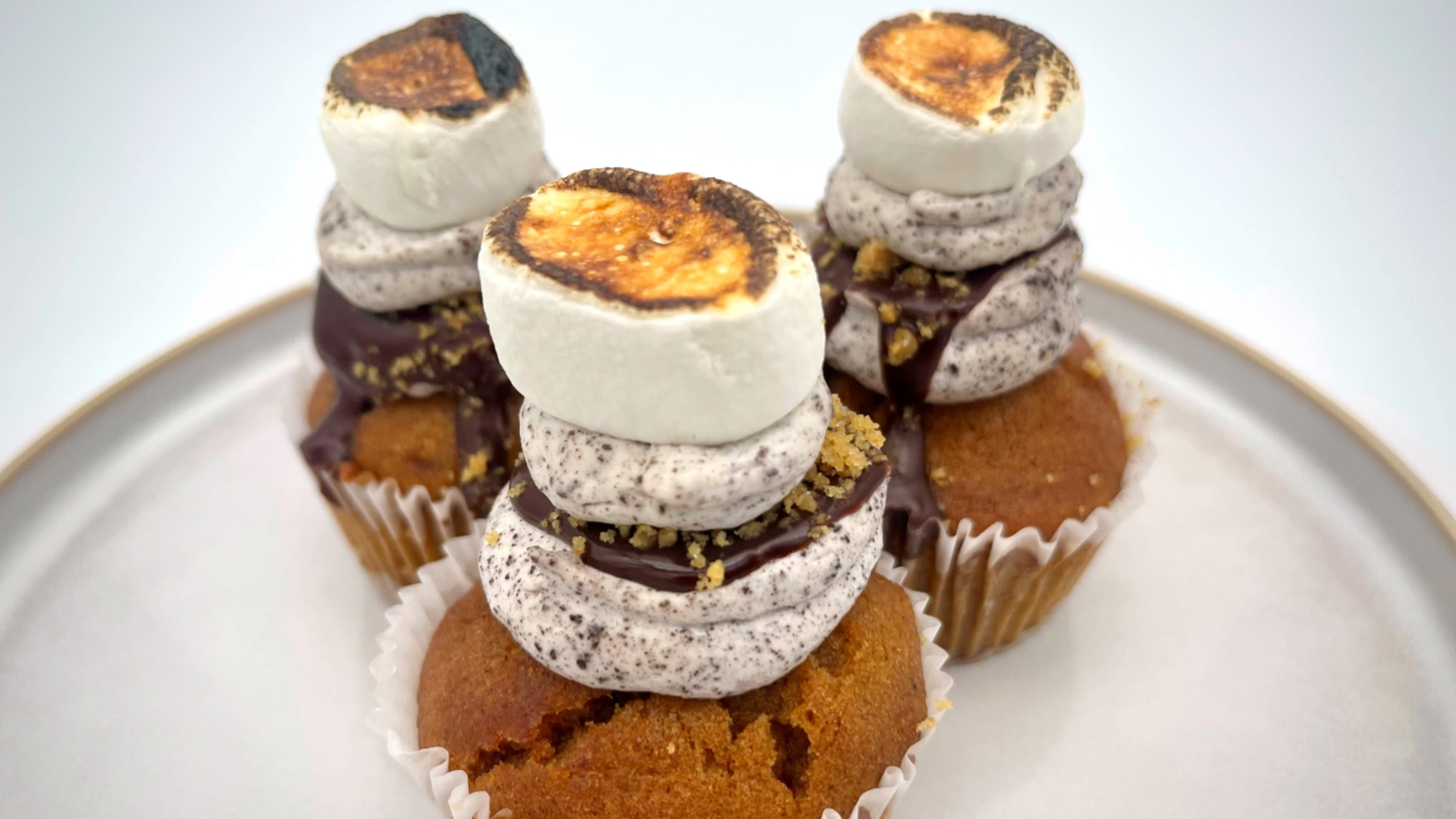 Dinner DeeAs Dessert Week recipe: Pumpkin Oreo S’mores Cupcakes