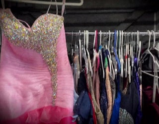Florida nonprofit Yes Queen Dress Drive supplies free dresses ahead of dance season | FOX 13 Tampa Bay Florida nonprofit Yes Queen Dress Drive supplies free dresses ahead of dance season | FOX 13 Tampa Bay