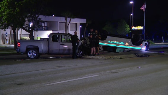 Manatee County deputy's SUV overturns after crash with pickup truck