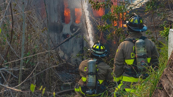 Person trying to put out fire with garden hose pulled from Mulberry blaze: PCFR