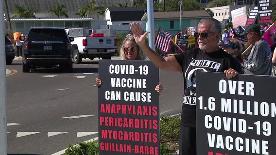 Dr. Anthony Fauci draws large crowd of supporters and protestors in Sarasota