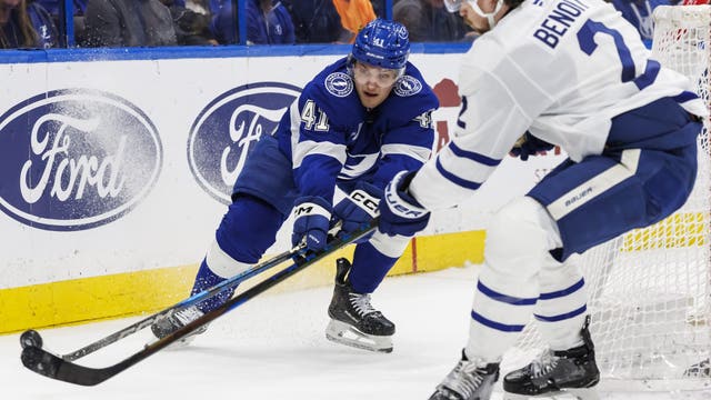 Matthew Knies scores in OT for his second hat trick and the Maple Leafs beat the Lightning 4-3