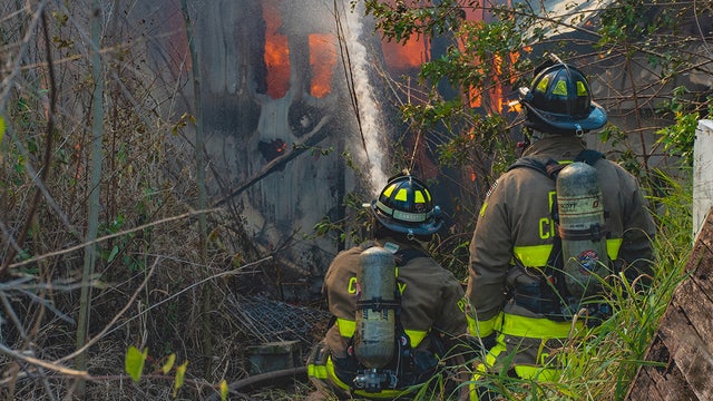Person trying to put out fire with garden hose pulled from Mulberry blaze: PCFR