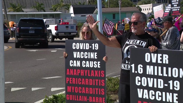 Dr. Anthony Fauci draws large crowd of supporters and protestors in Sarasota