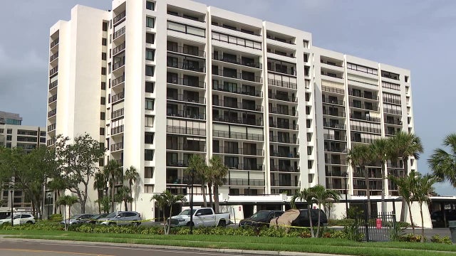 Clearwater condo residents grab belongings amid concerns over building’s structural integrity