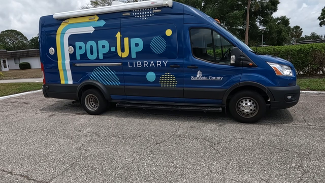 Mobile library visits Sarasota County neighborhoods