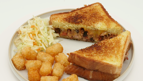Dinner DeeAs recipe: Grilled Cheese with Pulled Pork