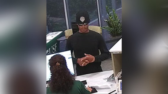 Sarasota bank robbery suspect on the run: SCSO
