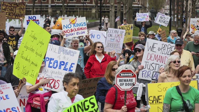 'No Kings' protests taking to the streets across Tampa Bay on Saturday