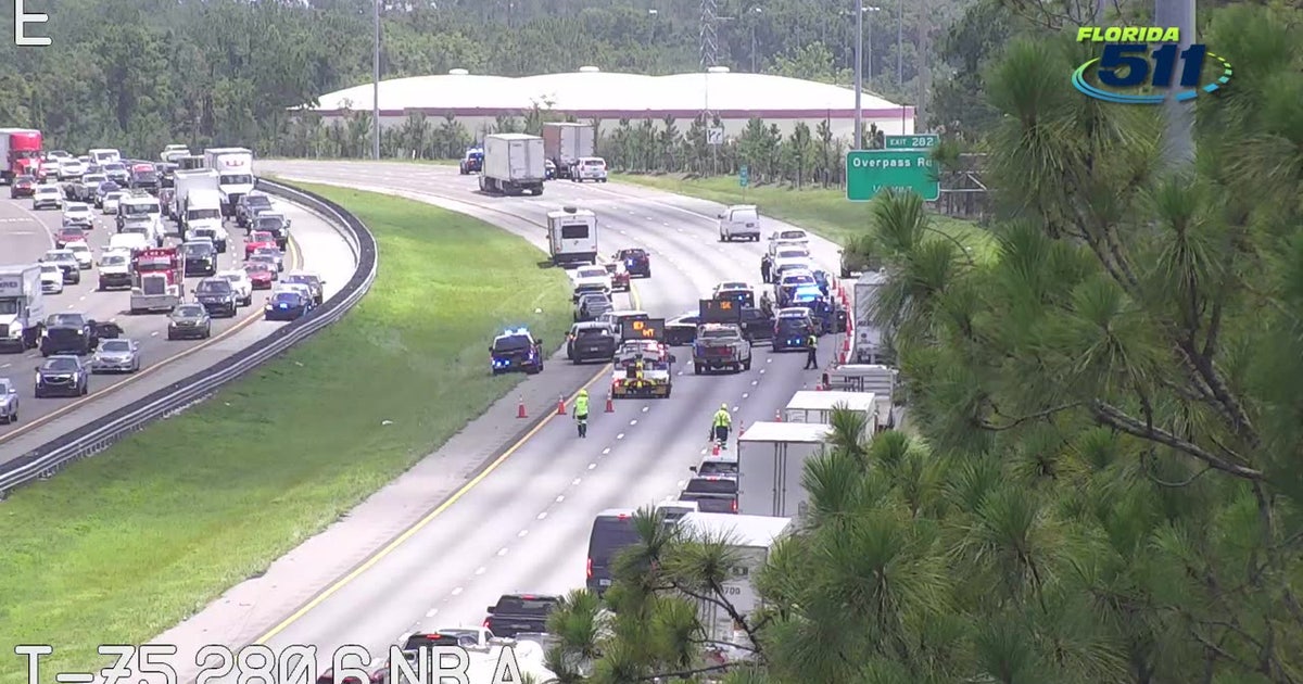 Deadly motorcycle crash shuts down I-75 in Wesley Chapel | FOX 13 Tampa Bay