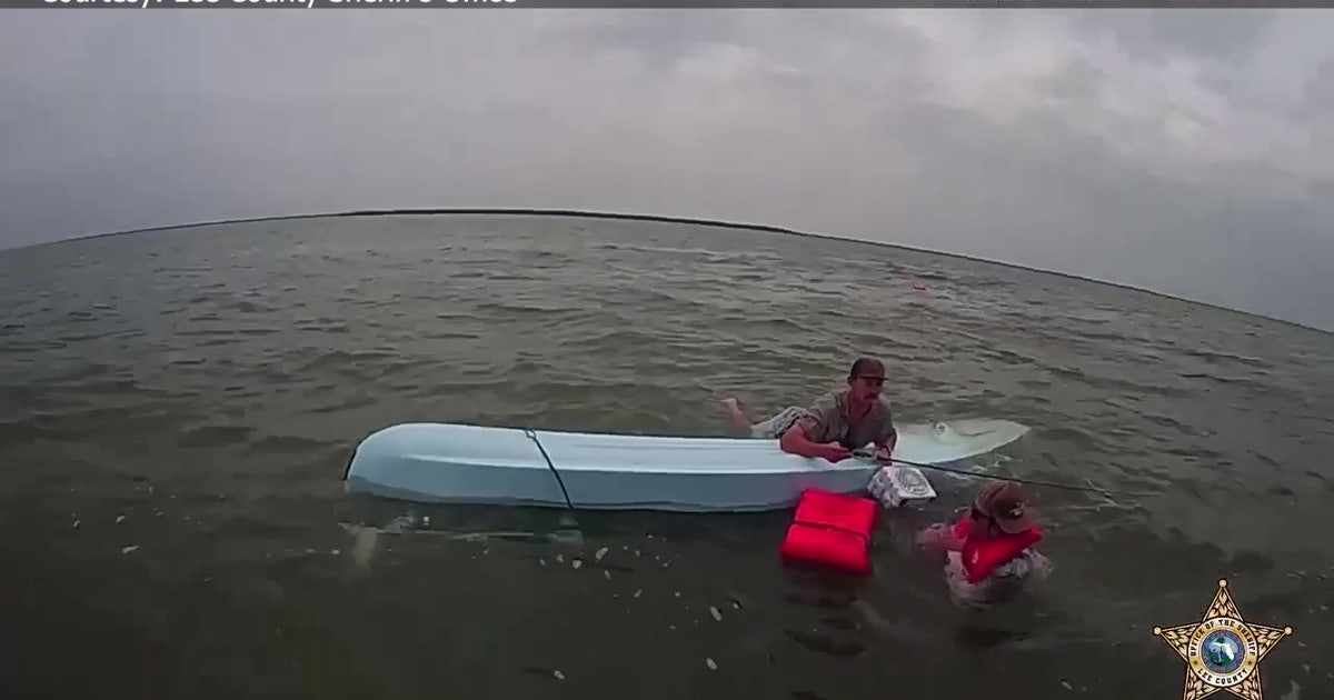 Video: Florida deputies rescue 2 men clinging to capsized boat | FOX 13 ...