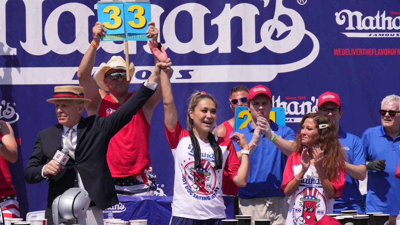 Tampa Bay area's Miki Sudo eats 33 hot dogs, wins 11th women's