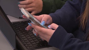 More parents support screen time limits for kids, study shows as new Florida law takes effect