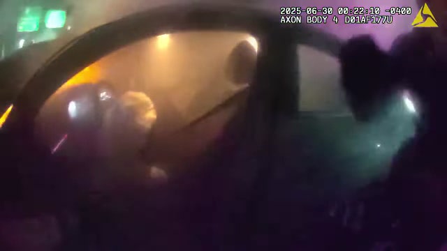 Sarasota officer pulls unconscious driver from burning car