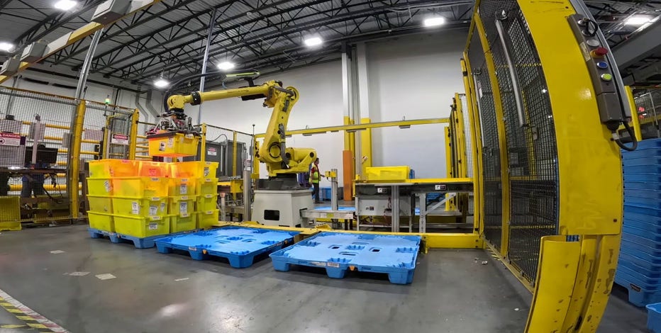 Amazon deliveries: The technology that helps Tampa Bay fulfillment center get packages to your door | FOX 13 Tampa Bay Amazon deliveries: The technology that helps Tampa Bay fulfillment center get packages to your door | FOX 13 Tampa Bay