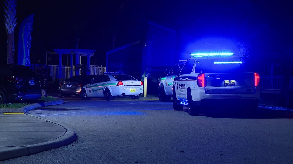 A man drowned at a Manatee County apartment complex early Monday.