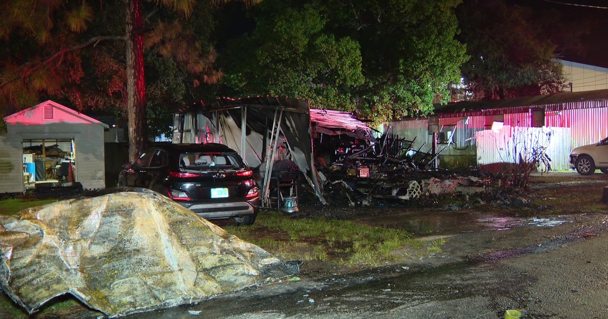 1 hospitalized after fire at Auburndale mobile home | FOX 13 Tampa Bay
