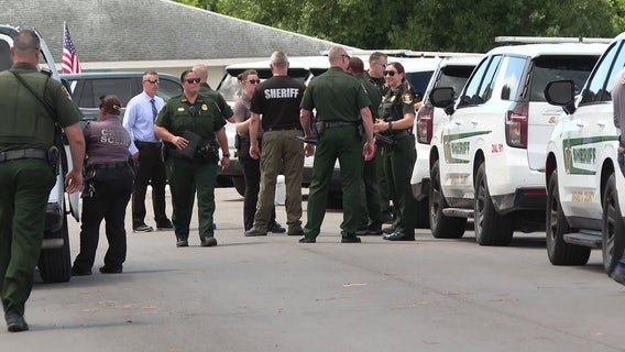 Venice man shot, killed after pointing gun at deputies serving search warrant