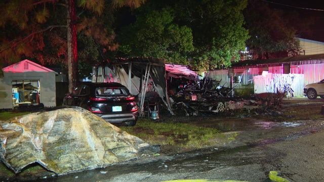 1 hospitalized after fire at Auburndale mobile home