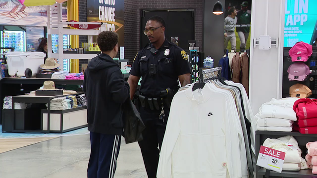 Tampa students get to shop with a cop
