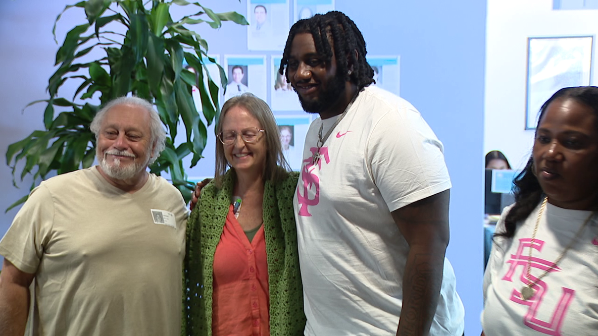 Florida State offensive lineman passes out care packages at Moffitt Cancer Center