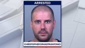 Man says, 'You should call the cops' as he steals $9,000 gold chain from jewelry store: Police