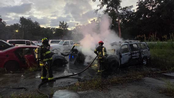 Multiple parked cars catch fire in Dunnellon