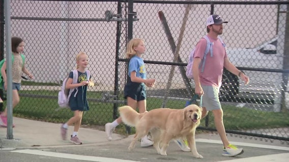 Roosevelt Elementary and Sidewalk Stompers celebrate Walk to School Day