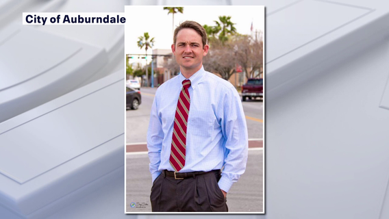 Auburndale city manager charged with battery of bar employee
